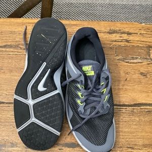 Mens Nike shoes 7.5